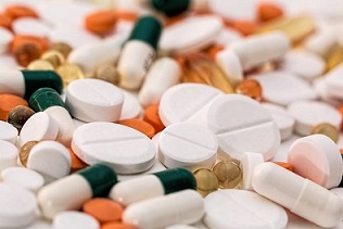 Different types of pain medications in tablet and capsule forms